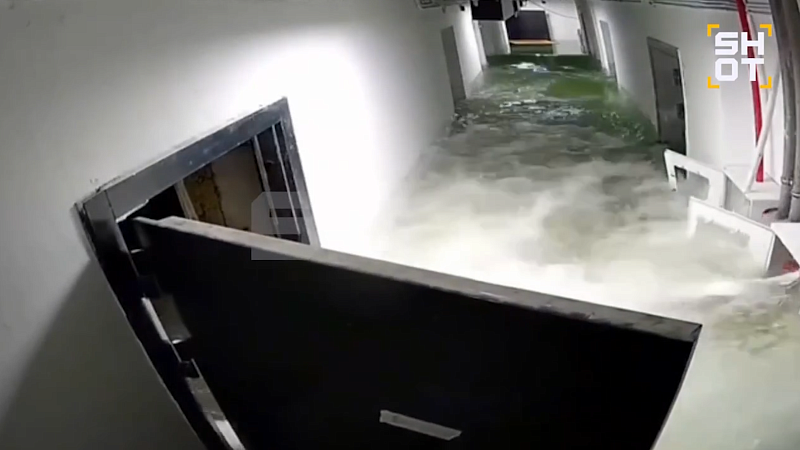 Появилось видео мощного потопа на паркинге ЖК «Дуэт» в Хабаровске