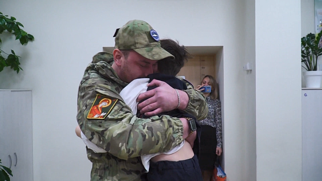 Участник СВО вернулся к сыну после долгой разлуки. Фото: телеканал «Краснодар»
