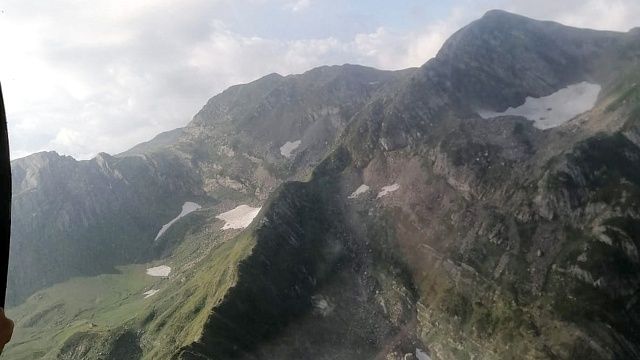 Спасатели Сочи в сильную грозу эвакуировали травмированную в горах туристку