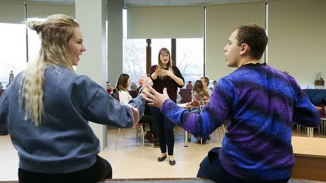 Молодежь Кубани может бесплатно обучиться пению на русском жестовом языке Фото: Ростислав Нетисов, nsknews.info