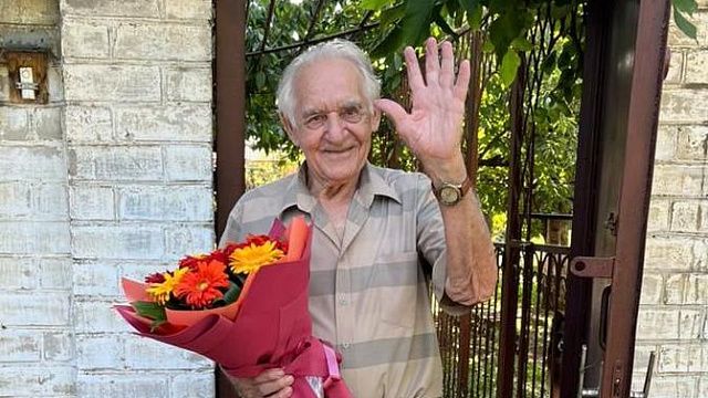 В Краснодаре отмечает 89-летие ветеран Анатолий Хархардин