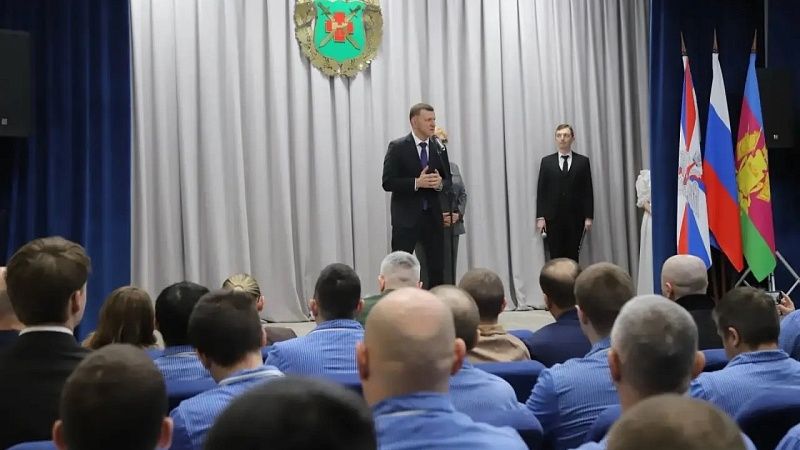 Евгений Наумов и Вера Галушко поздравили участников СВО в госпитале