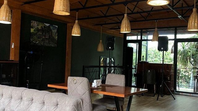 Около 16 человек отравились на поминках в ресторане Новороссийска