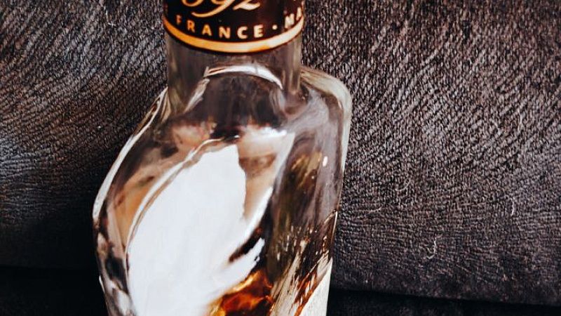 Подпольную алкоимперию с элитным коньяком накрыли в Челябинской области