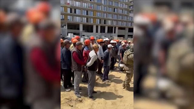 Около 60 нелегальных мигрантов обнаружили на стройке в Анапе