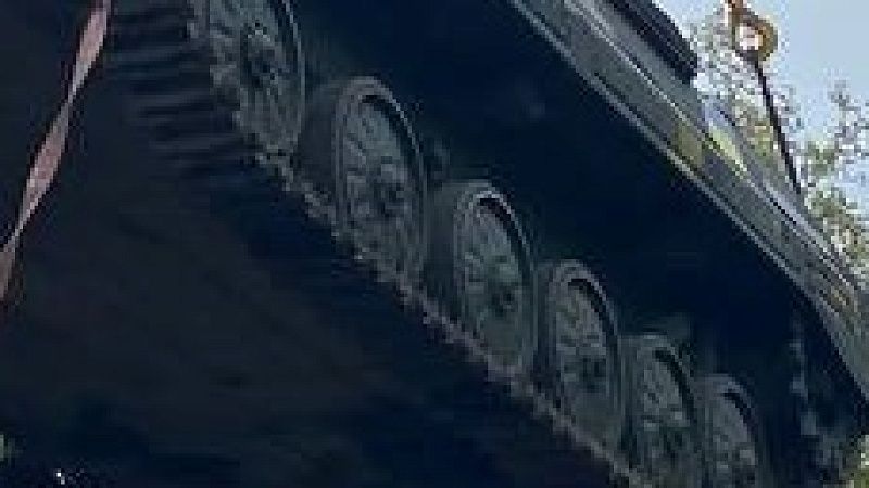 Появились уникальные фото танка ВС РФ с «волосами» и защитой от БПЛА