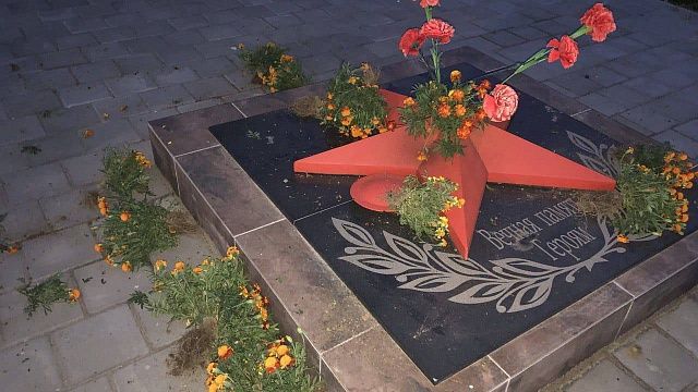 Школьницы разгромили военный мемориал в Краснодарском крае