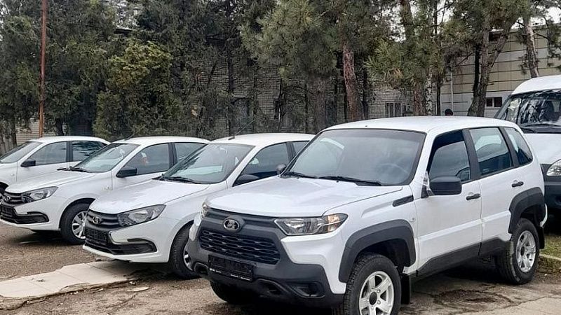 В больницы Кубани передали 28 новых автомобилей