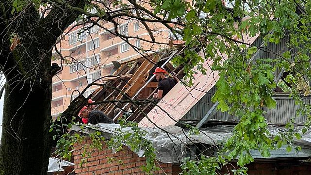 В Краснодаре на выходных начнут ремонтировать крышу в поврежденном доме
