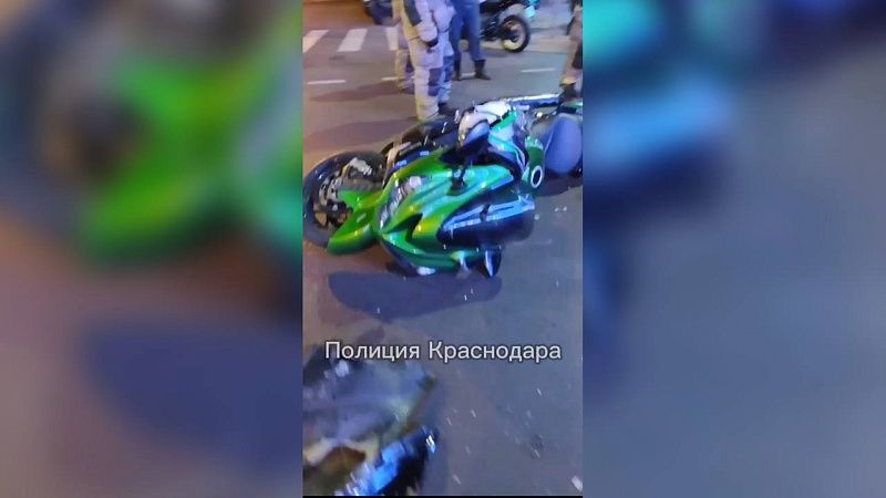 В массовом ночном ДТП с мотоциклами пострадали 2 человека в Краснодаре