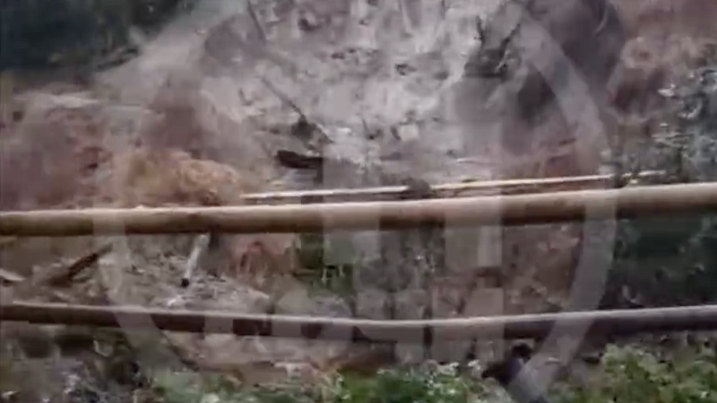 Оползень повредил дорогу и газопровод в Хостинском районе Сочи