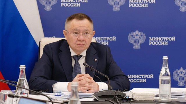 Евгений Наумов поздравил главу Минстроя России с днем рождения