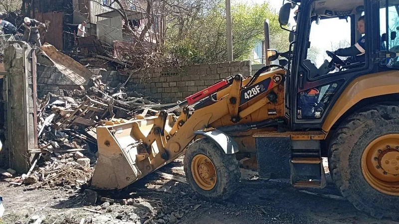 Отец погибшей девочки искал ее в горящем доме после атаки БПЛА в Туапсе