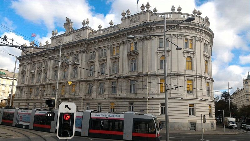 Российских туристов оштрафовали на 30 тысяч за вопрос об оплате проезда в Вене