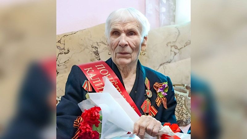 Вениамин Кондратьев поздравил ветерана ВОВ из Калининского района со 100-летием