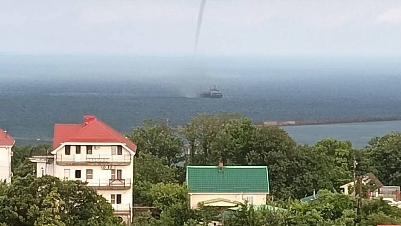 Смерч у берегов Туапсе попал на видео