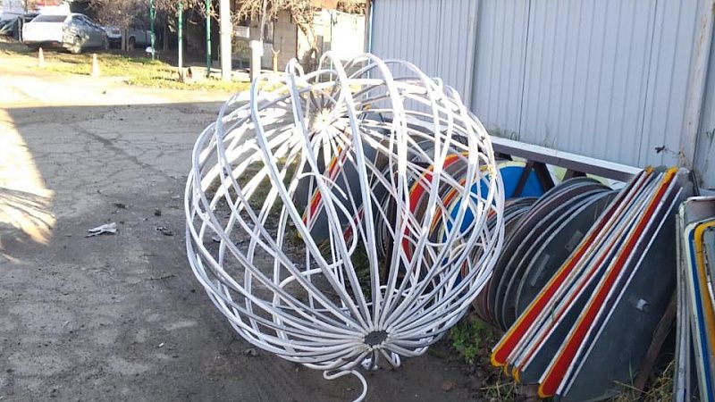 Выпивший краснодарец катил по ул. Тургенева декоративный шар, но был задержан полицией