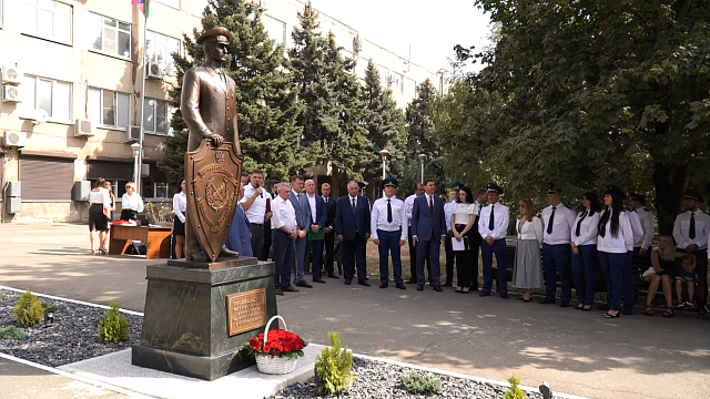 В Краснодаре открыли памятник инспекторам по охране и использованию земель Фото: Телеканал «Краснодар»