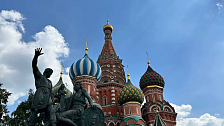 Телеведущего Арнальди поразила атмосфера сплоченности в День Победы в РФ