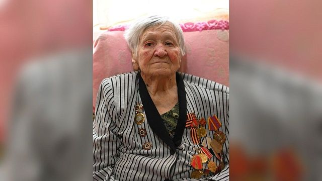 Вениамин Кондратьев поздравил со 101-летием ветерана ВОВ Веру Метальникову