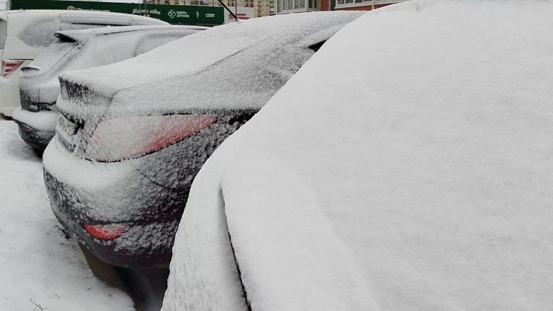 Из-за первого гололёда в гигантские пробки попали жители Южного Сахалина