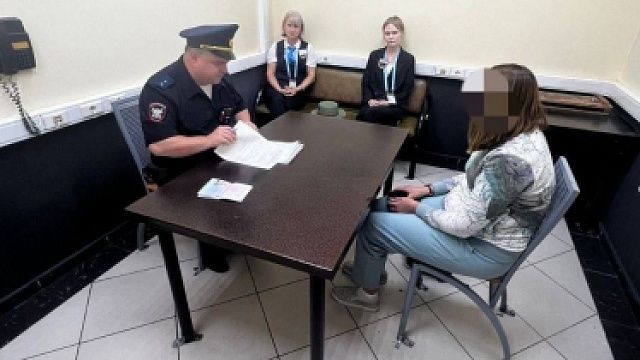 Москвичку задержали в аэропорту Сочи за неподчинение сотрудникам безопасности