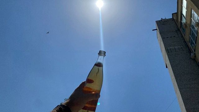 О смертельной опасности употребления алкоголя в жару предупредил врач Горячев. Фото: Телеканал «Краснодар»