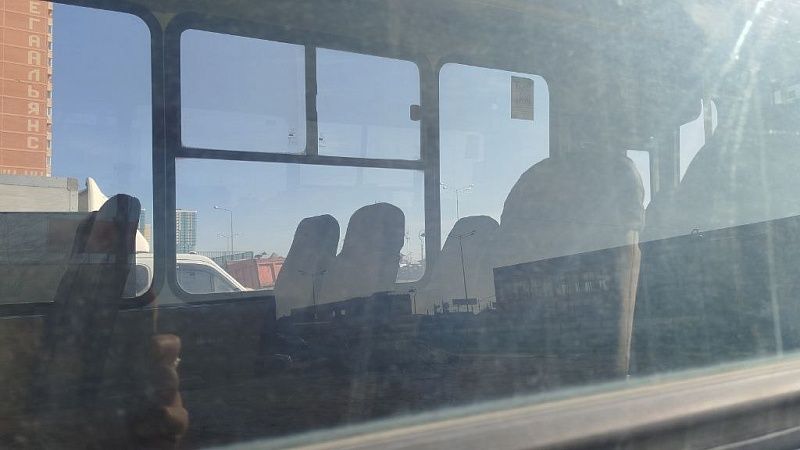 Пассажир справил нужду прямо в автобусе в Краснодаре