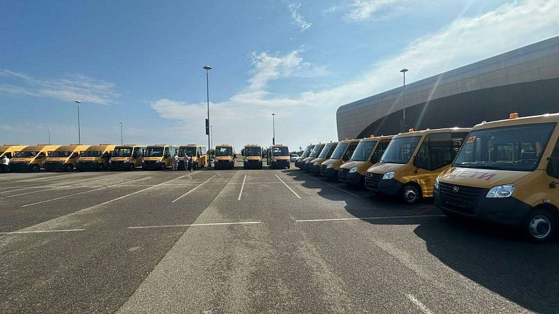 В школы Кубани передадут 64 новых автобуса 