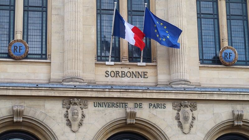 Макрон предложил провести встречу Путина и Зеленского в Женеве