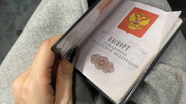 В России предложили ввести уголовную ответственность за надругательство над паспортом. Фото: телеканал «Краснодар»