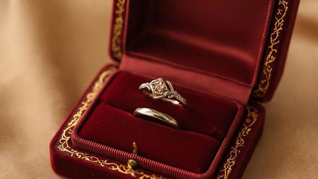 Блогеры Аня Покров и Артур Бабич расписались в Санкт-Петербурге 