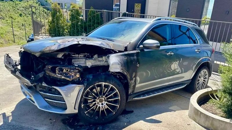 Сосед поджёг Mercedes за отказ перевести деньги на благотворительность в Сочи