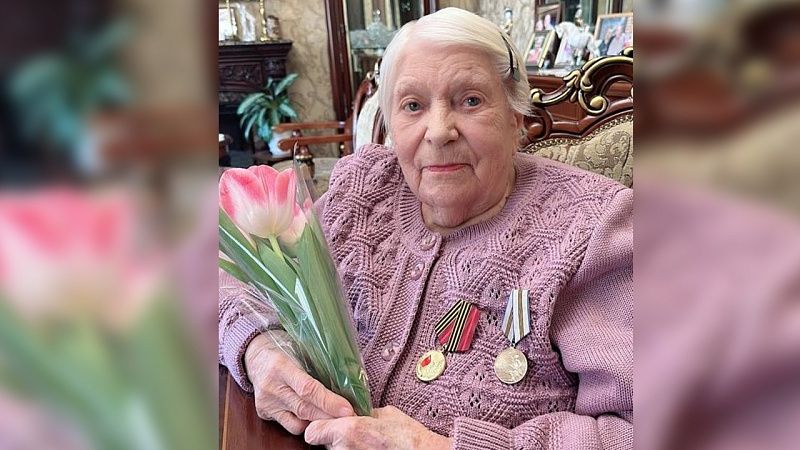 Мэр Наумов поздравил со 100-летием труженицу тыла ВОВ из Краснодара