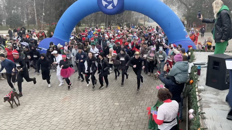 В Краснодаре состоялся благотворительный новогодний забег
