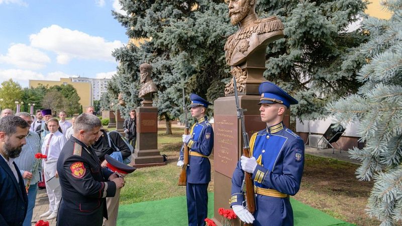 Памятник императору Николаю II открыли в Краснодаре