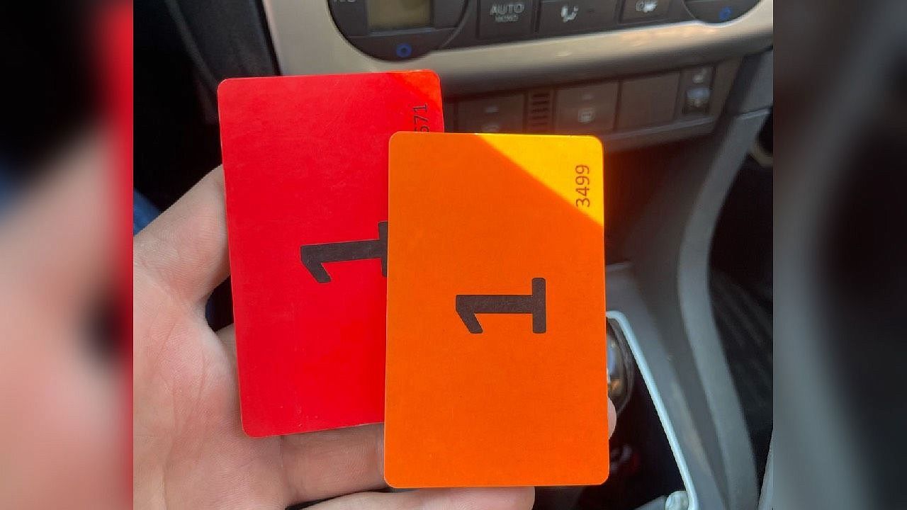 Такие карточки получают водители при досмотре. Фото: телеканал «Краснодар»