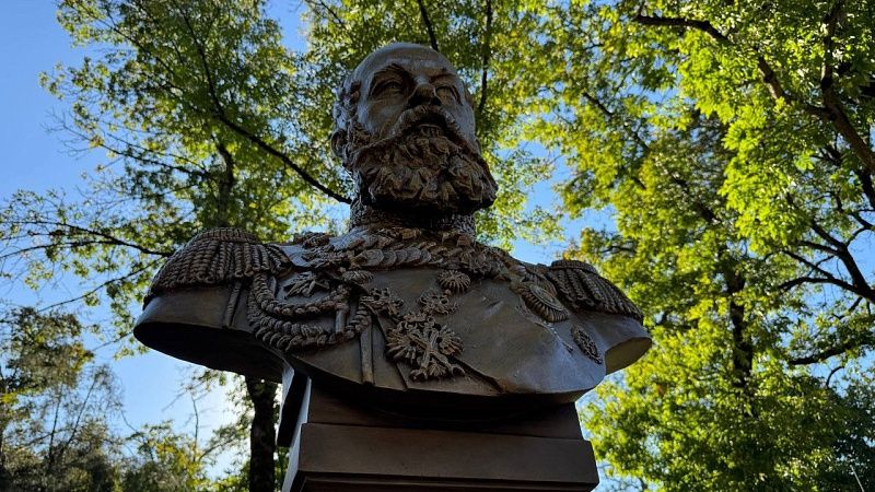 Памятник великому князю Михаилу Романову открыли в Горячем Ключе