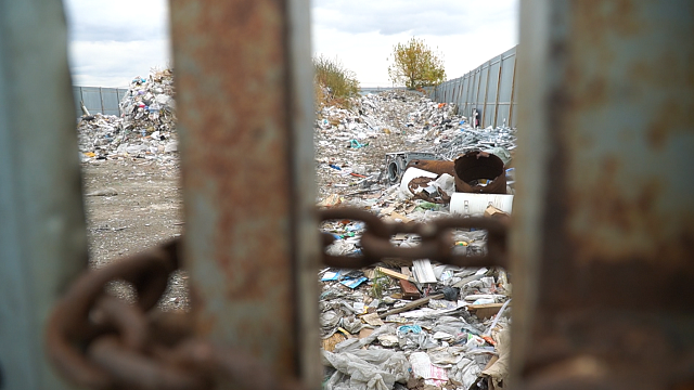В Краснодаре владелец участка решил заработать и устроил мусорную свалку Фото: Телеканал «Краснодар»