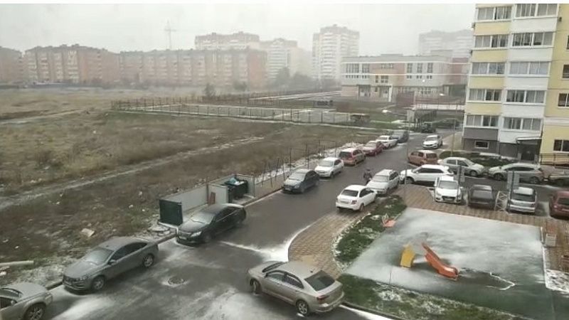 В Краснодаре утром 6 марта выпал снег