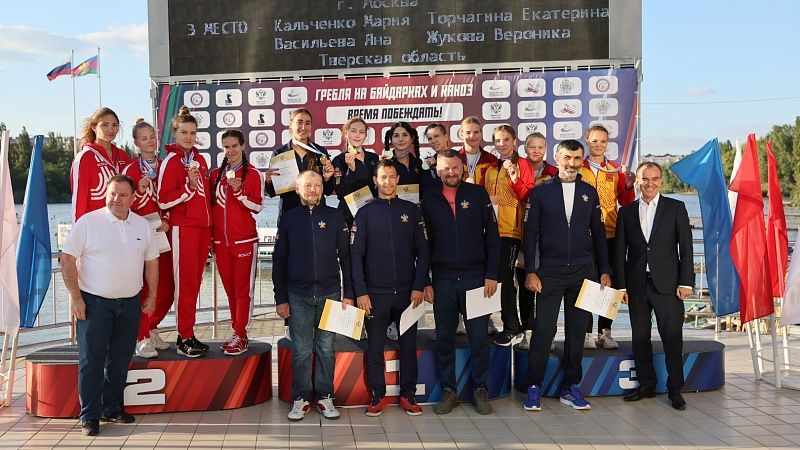 Кондратьев наградил победителей чемпионата и Кубка России по гребле в Краснодаре
