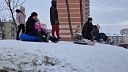 В мусорных пакетах с горок катаются жители Наро-Фоминска