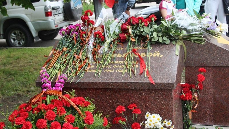 После реконструкции открыли памятник партизанке Кате Соловьяновой в Анапе