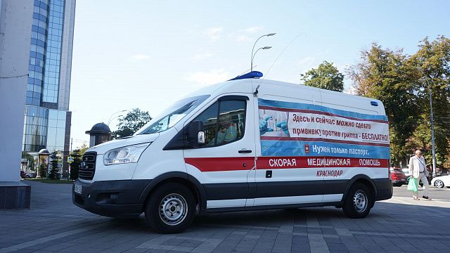 В Краснодаре открылись мобильные пункты вакцинации от гриппа Фото: Телеканал «Краснодар»