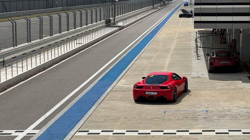 Попытка побить рекорд на озере Бонневилл закончилась смертью гонщика в США