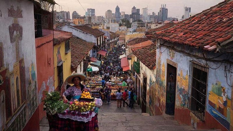 Вдова подралась с любовницей мужа прямо на его похоронах в Мексике