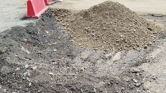 Скандал разгорелся из-за грязи на пути к школе в Севастополе