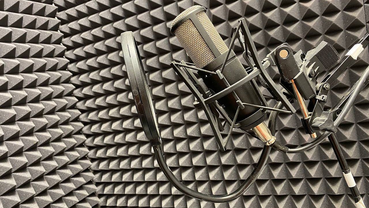 4 марат - День рождения микрофона: американец Эмиль Берлинер создал микрофон. Фото: телеканал «Краснодар» 