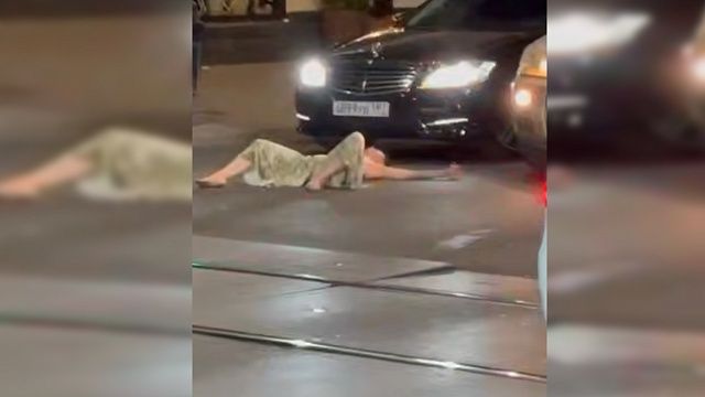 Голую неадекватку будут судить за танцы на «Мерседесе» в Краснодаре