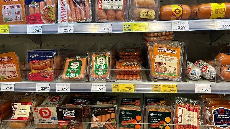 В сосисках с завода «Черкизово» нашли голубые перчатки